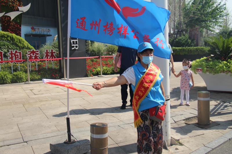 <strong>直接进入捅b的网站淫女被爆插</strong>